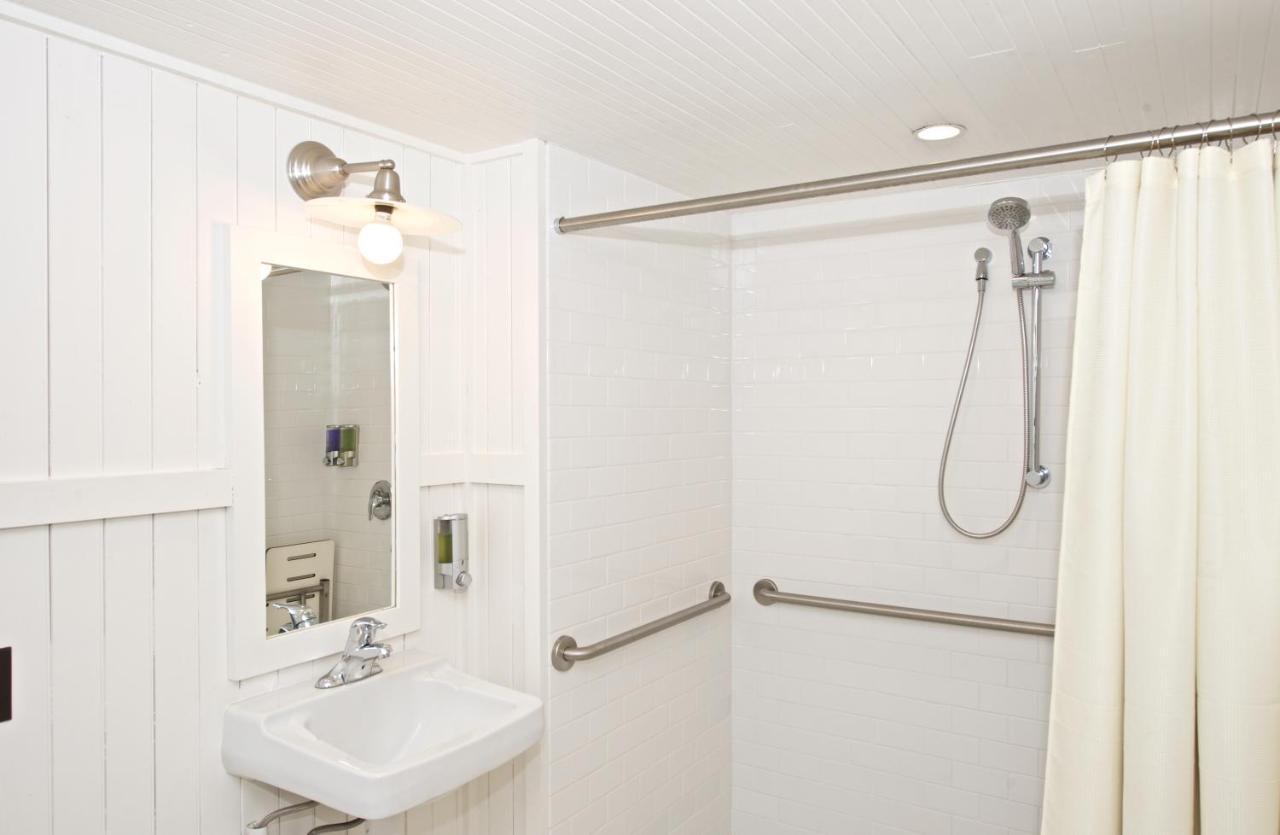 Cabin w or Bath 1D 1S